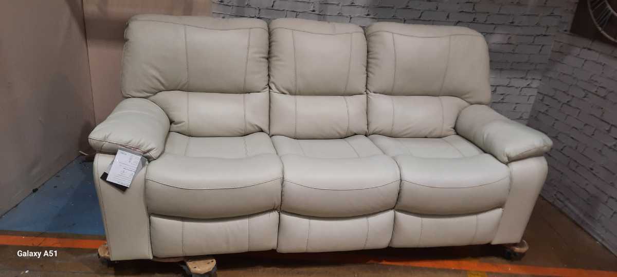 Leesworth Reclining Sofa - Gallery Image 5